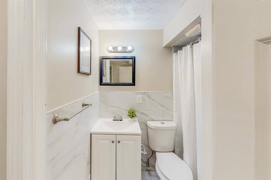 8 BR in Riverdale