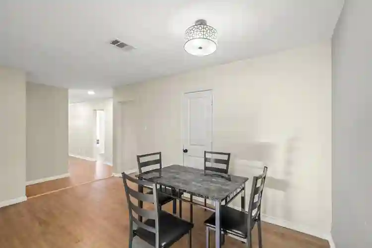 9 BR in Dallas