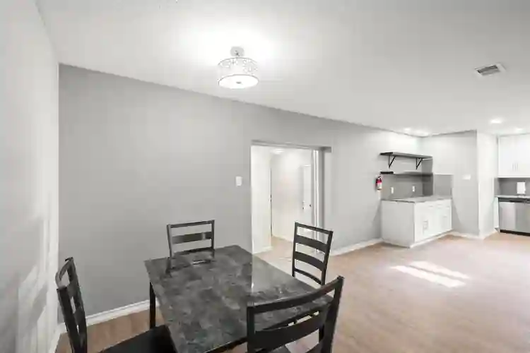 9 BR in Dallas