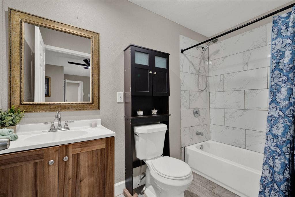 7 BR in Houston