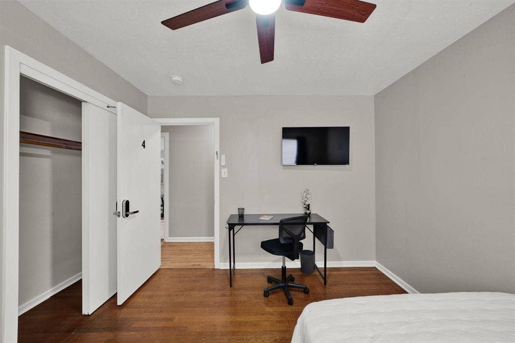 7 BR in Houston