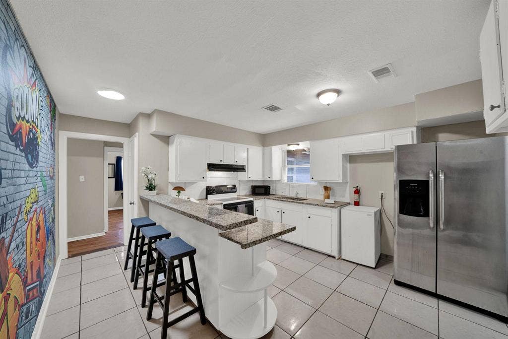 7 BR in Houston
