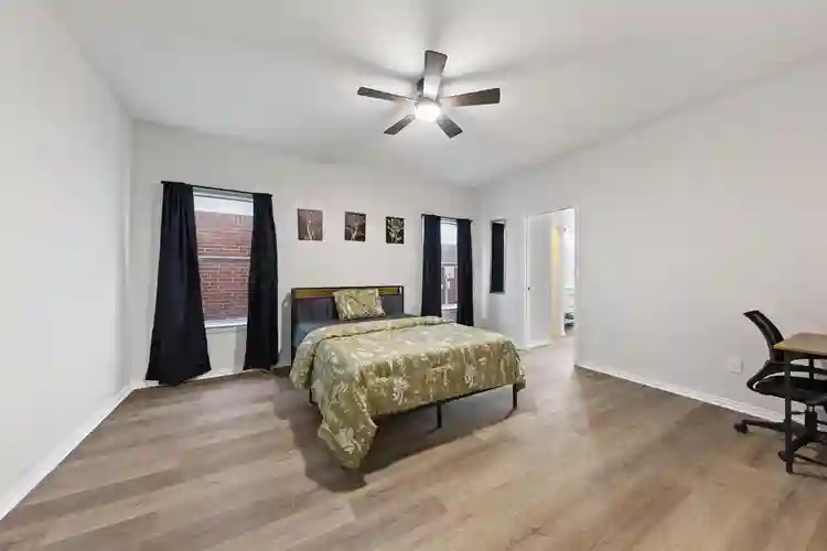 9 BR in Garland