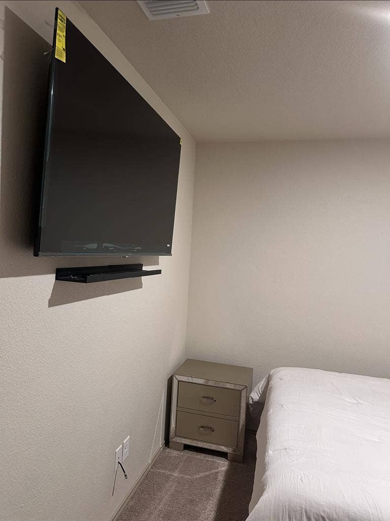 Furnished Room (Utilities Included)