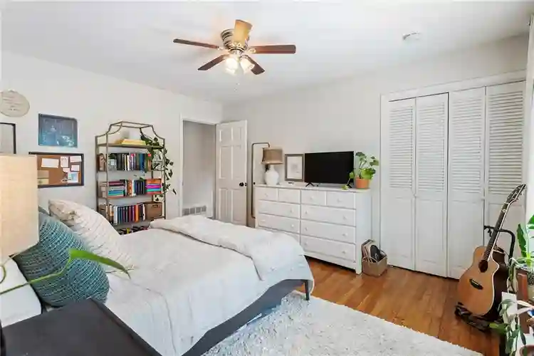 Master bedroom for rent
