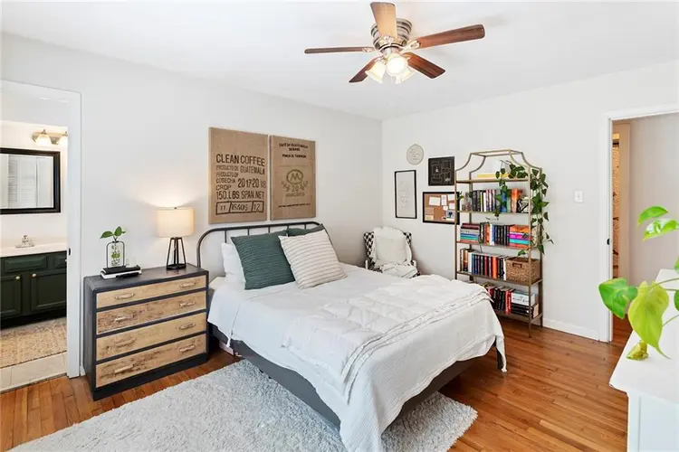 Master bedroom for rent