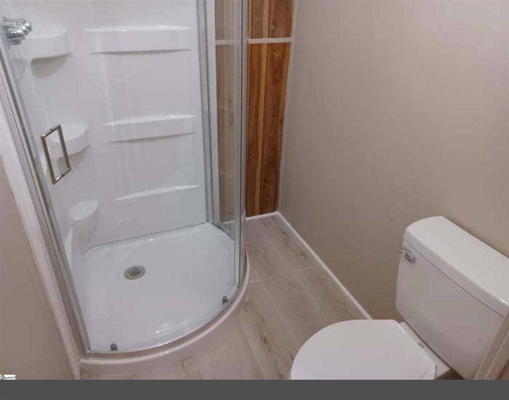 Máster bedroom with bathroom