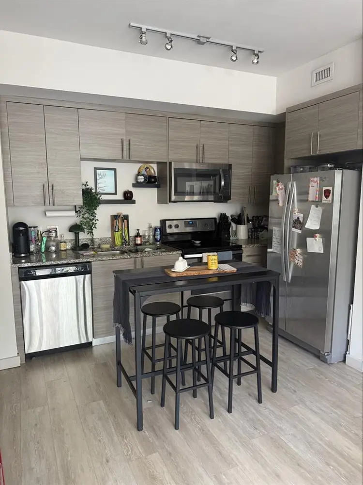 Roomate to take over lease