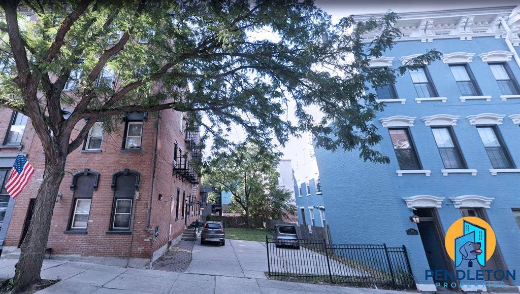 1 BEDROOM AVAILABLE - $/month