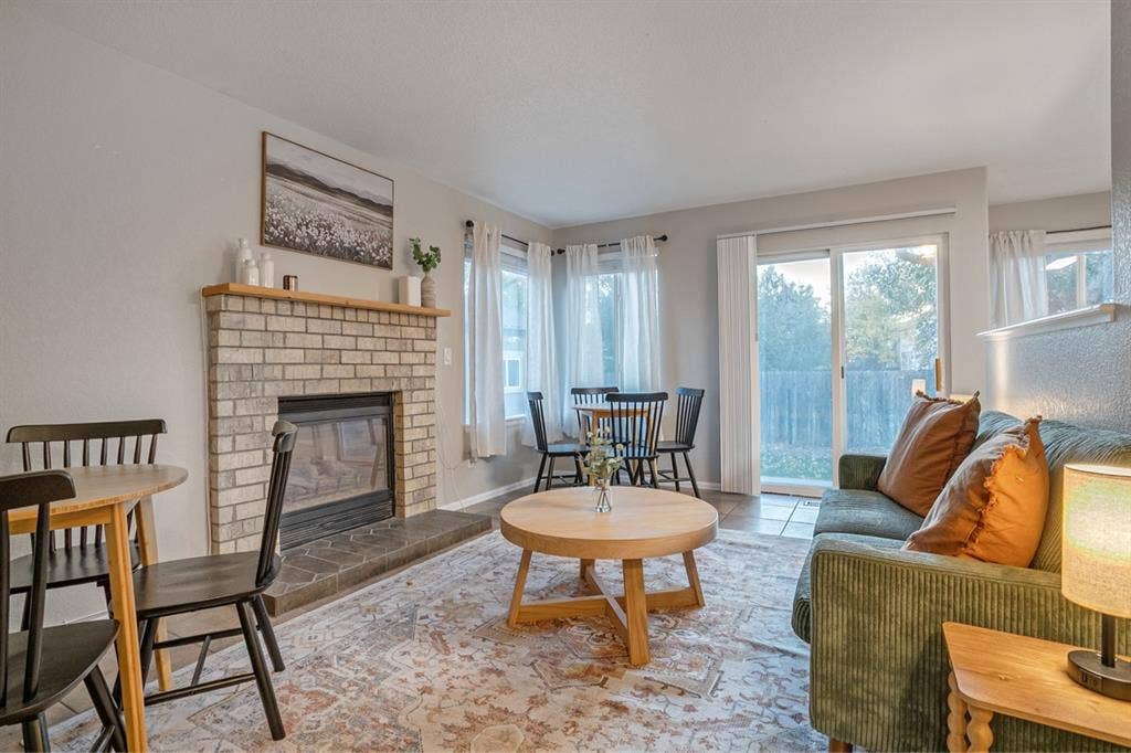 Thornton Clean, Peaceful, Room 🙂