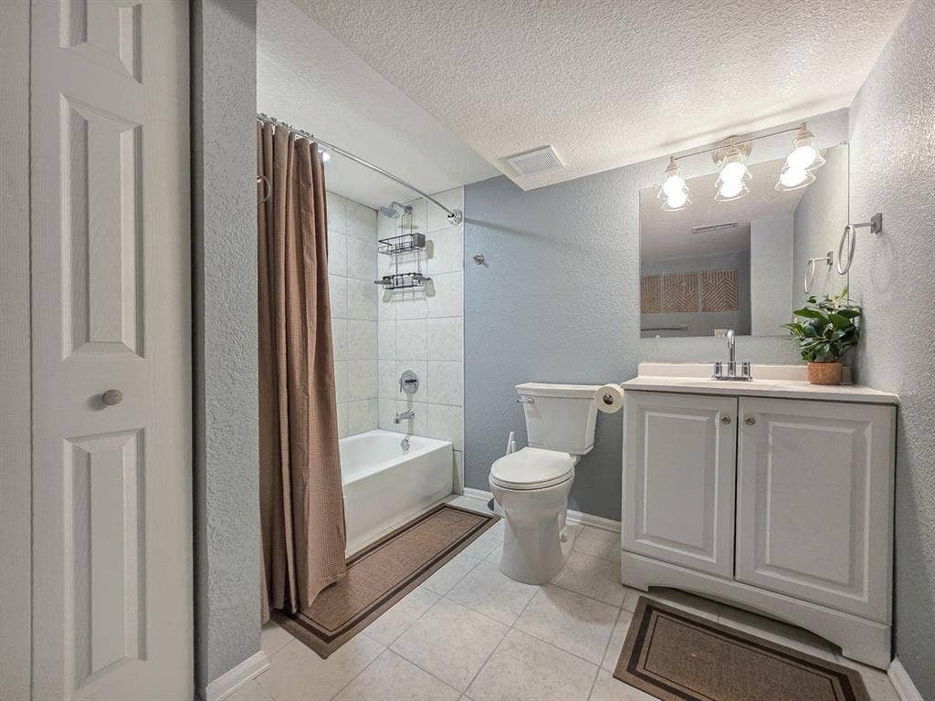 Thornton Clean, Peaceful, Room 🙂