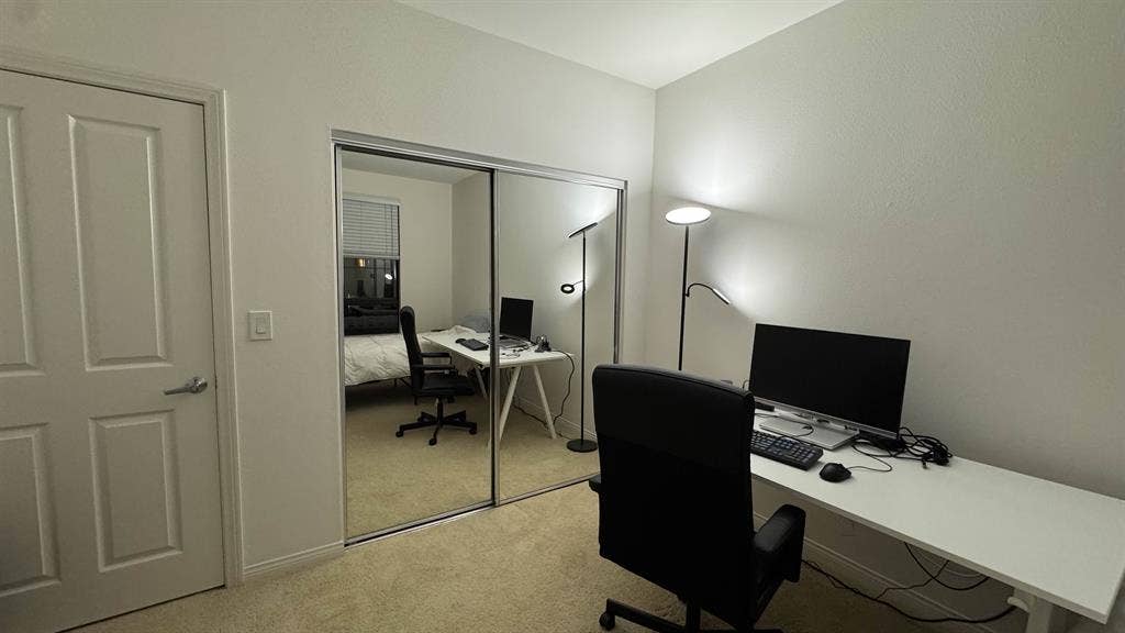 Private Room / Private Bath