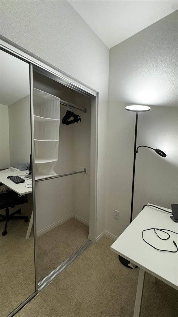 Private Room / Private Bath