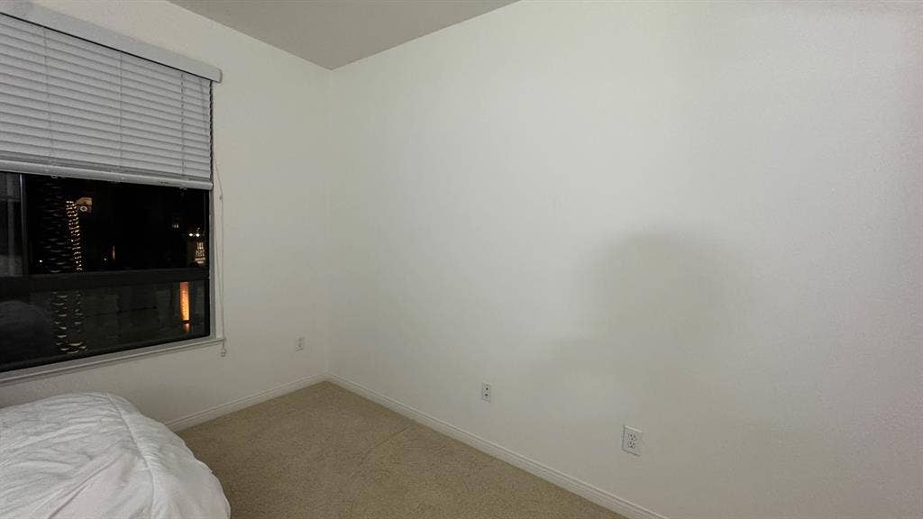 Private Room / Private Bath