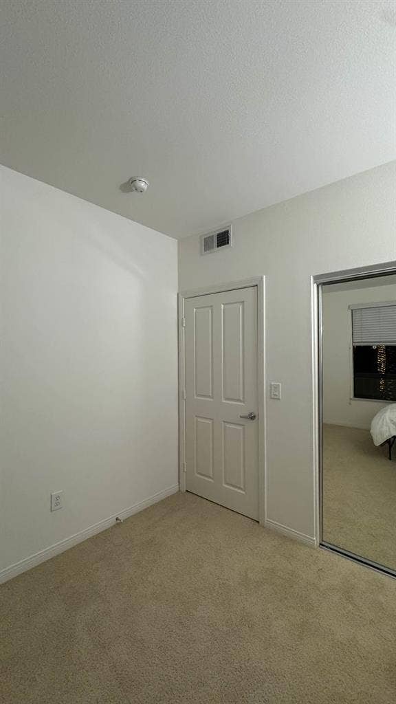 Private Room / Private Bath