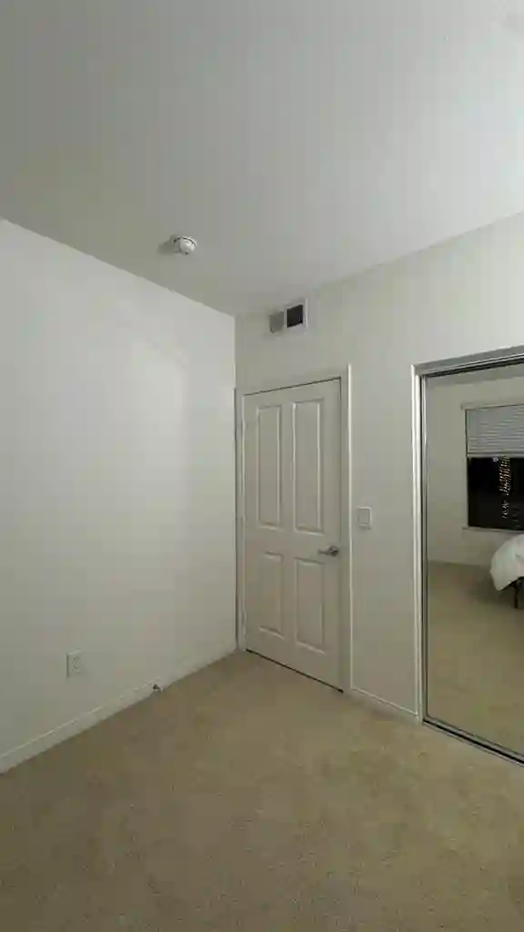 Private Room / Private Bath