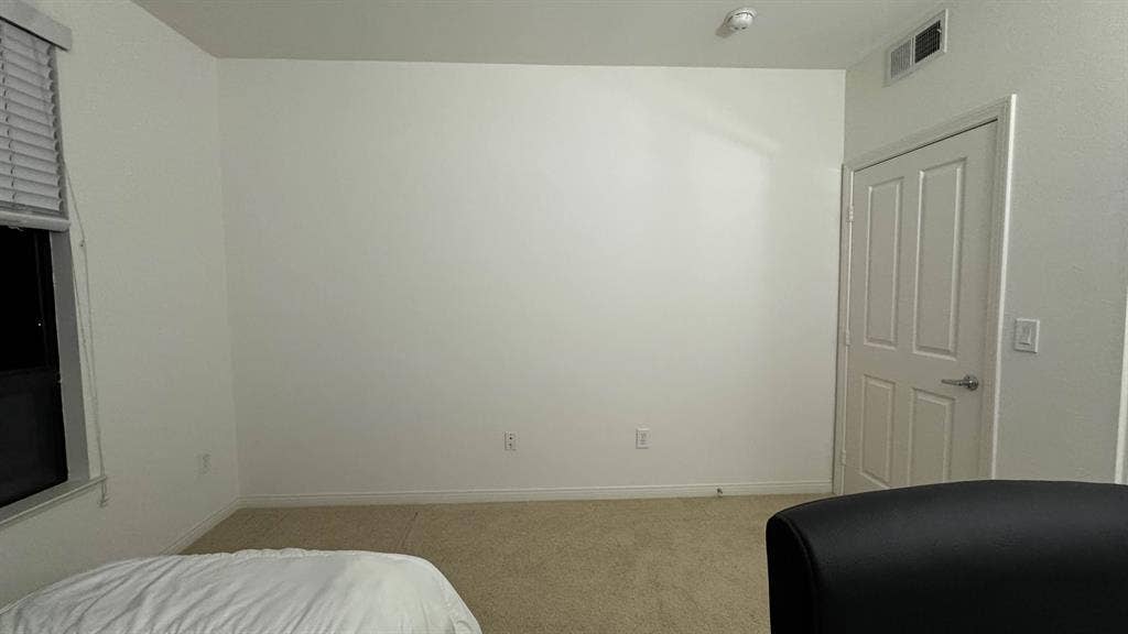 Private Room / Private Bath