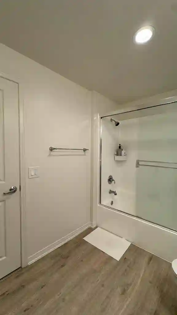 Private Room / Private Bath