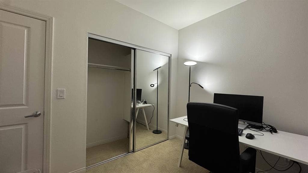 Private Room / Private Bath