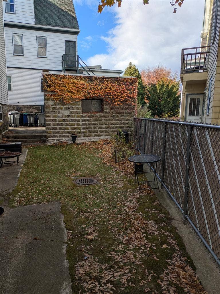 Huge room in Ball Square apartment