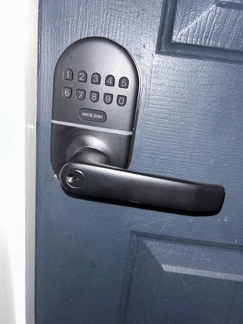 Huge BR W/Master BTH Walk In Closet