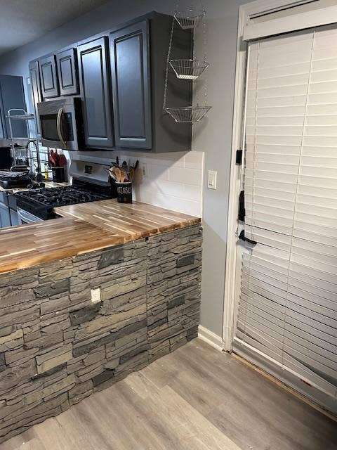 Huge BR W/Master BTH Walk In Closet