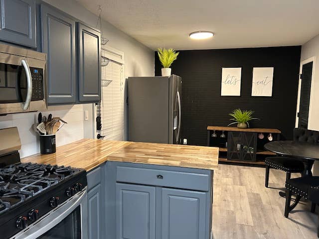 Huge BR W/Master BTH Walk In Closet