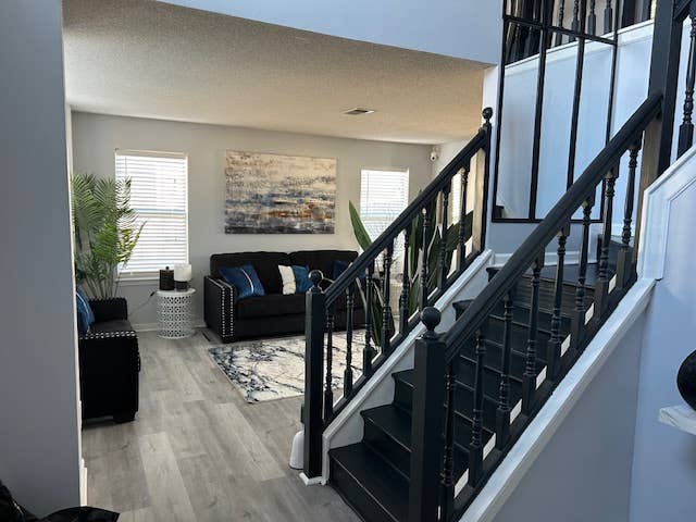 Huge BR W/Master BTH Walk In Closet