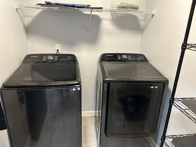 Huge BR W/Master BTH Walk In Closet