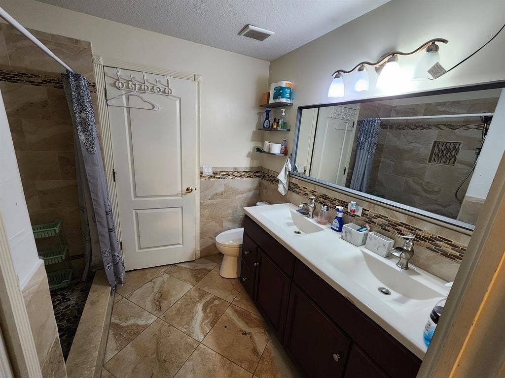 1 bed room with bath room for rent