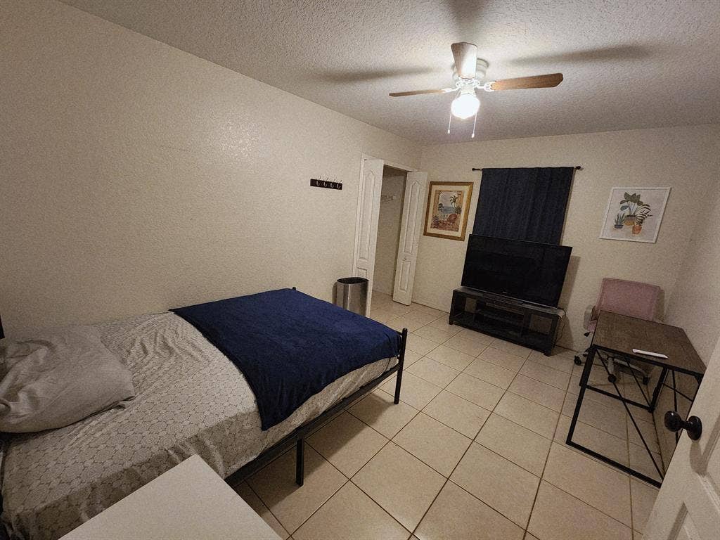 1 bed room with bath room for rent