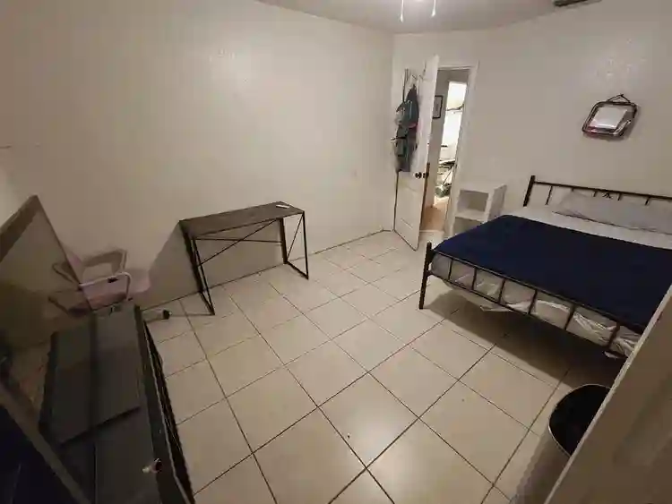 1 bed room with bath room for rent