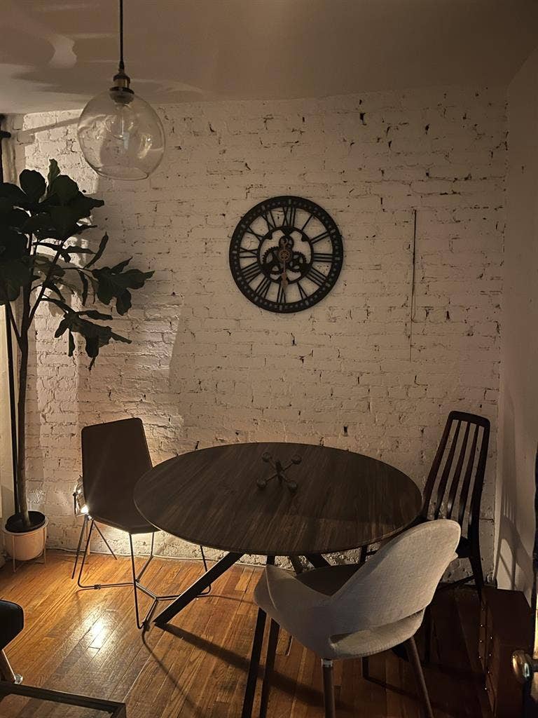 Large Bedroom on 2 Avenue