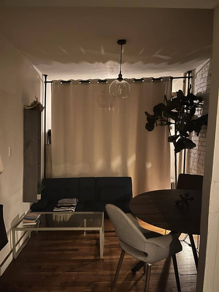Large Bedroom on 2 Avenue