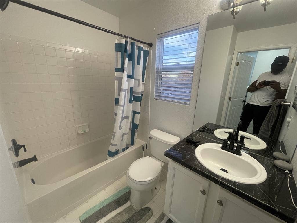 Room in House Available - /mo