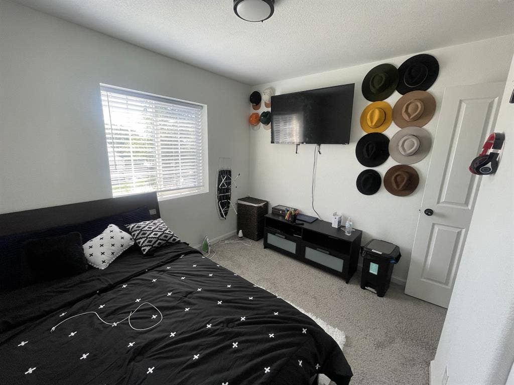 Room in House Available - /mo