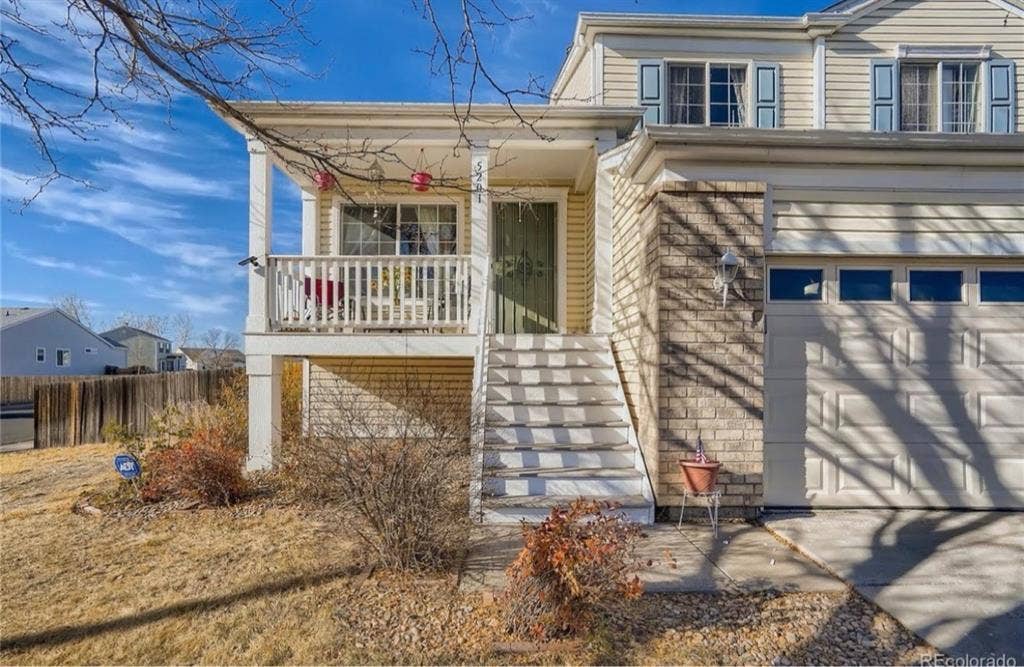 Room in House Available - /mo