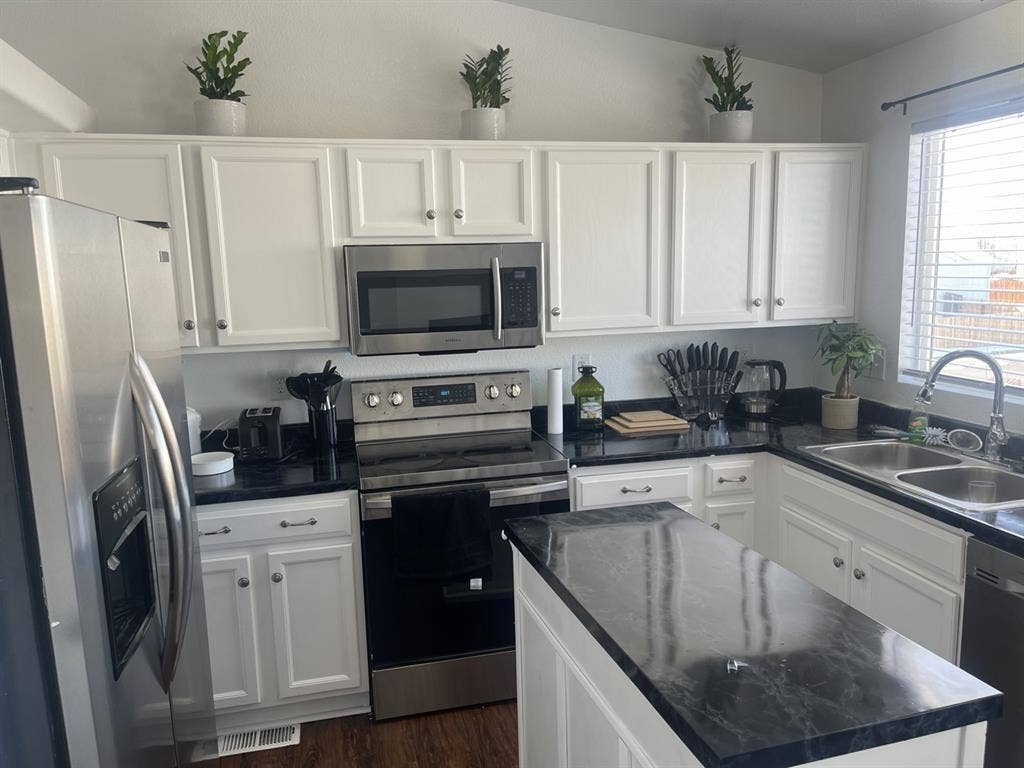 Room in House Available - /mo