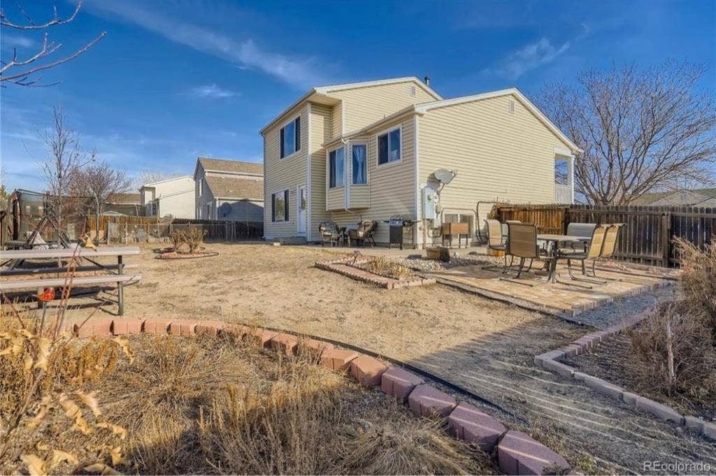 Room in House Available - /mo