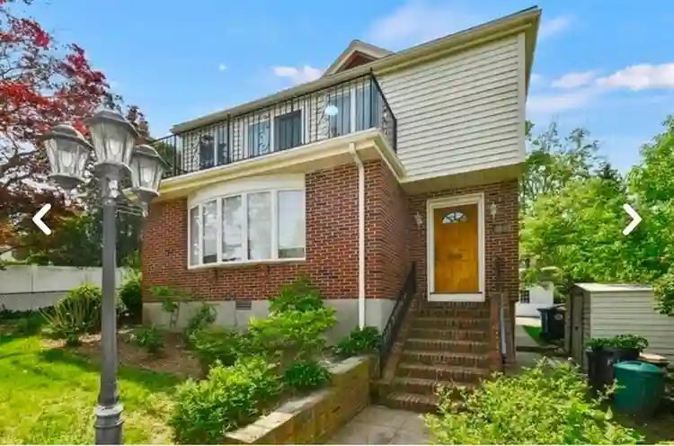 Looking for girl roommate