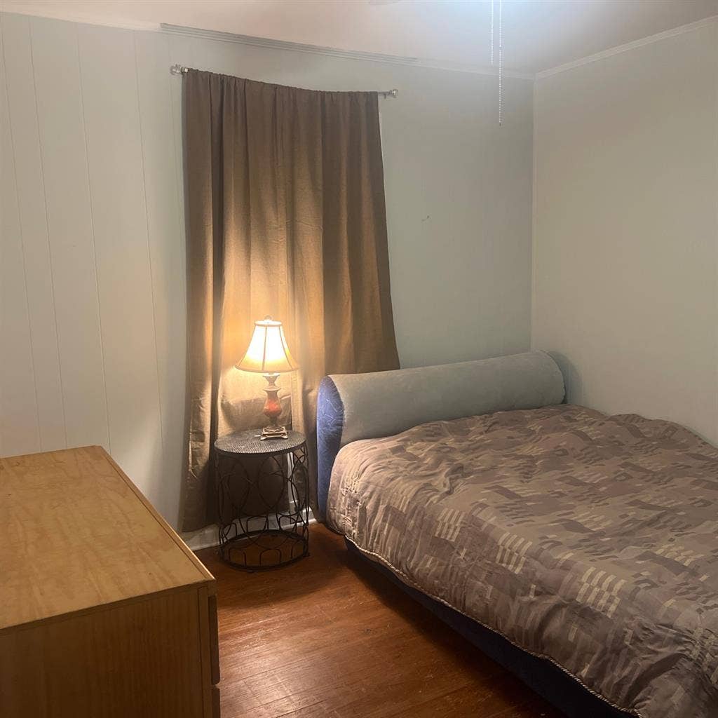 Roommate immediate move in