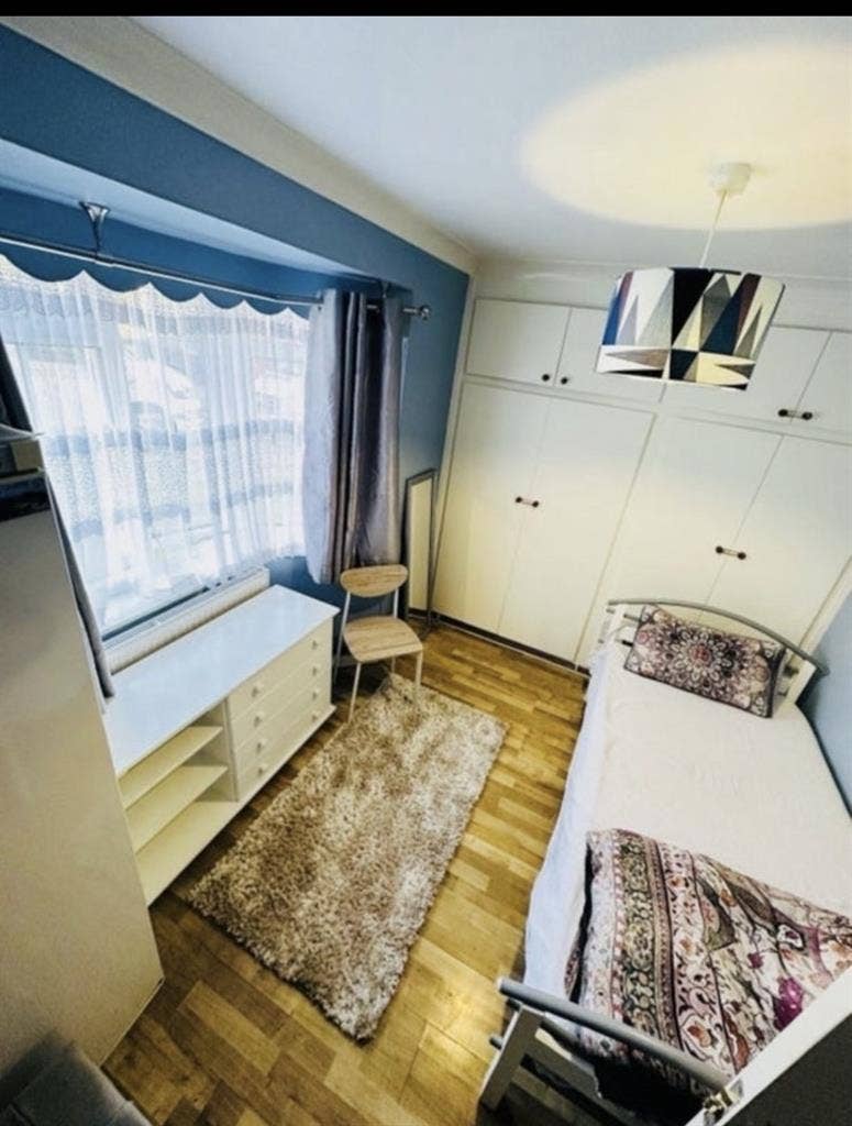 Single room for rent - Female only