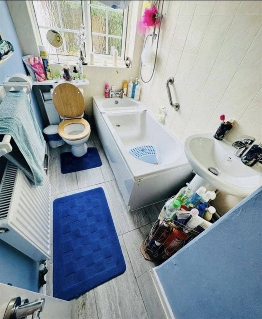 Single room for rent - Female only