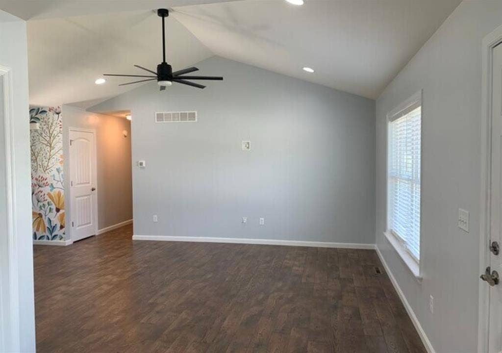 Bright Room w/ Utilities