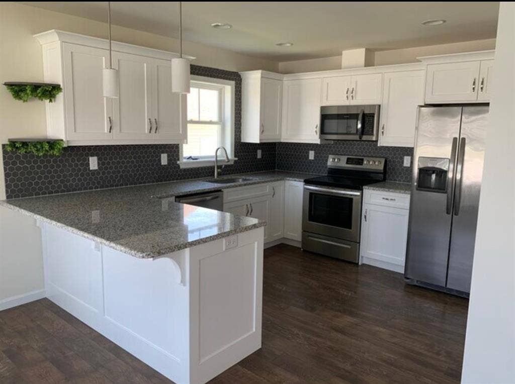 Bright Room w/ Utilities