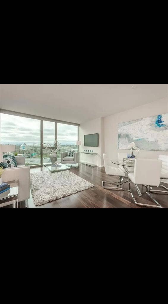 Luxurious B1B Condo Apt