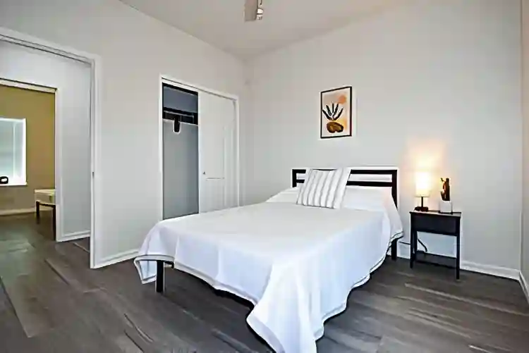 7 BR in Houston