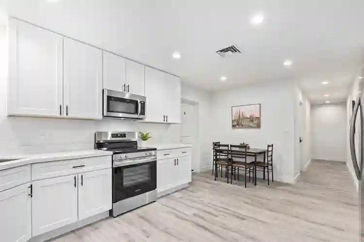8 BR in Phoenix