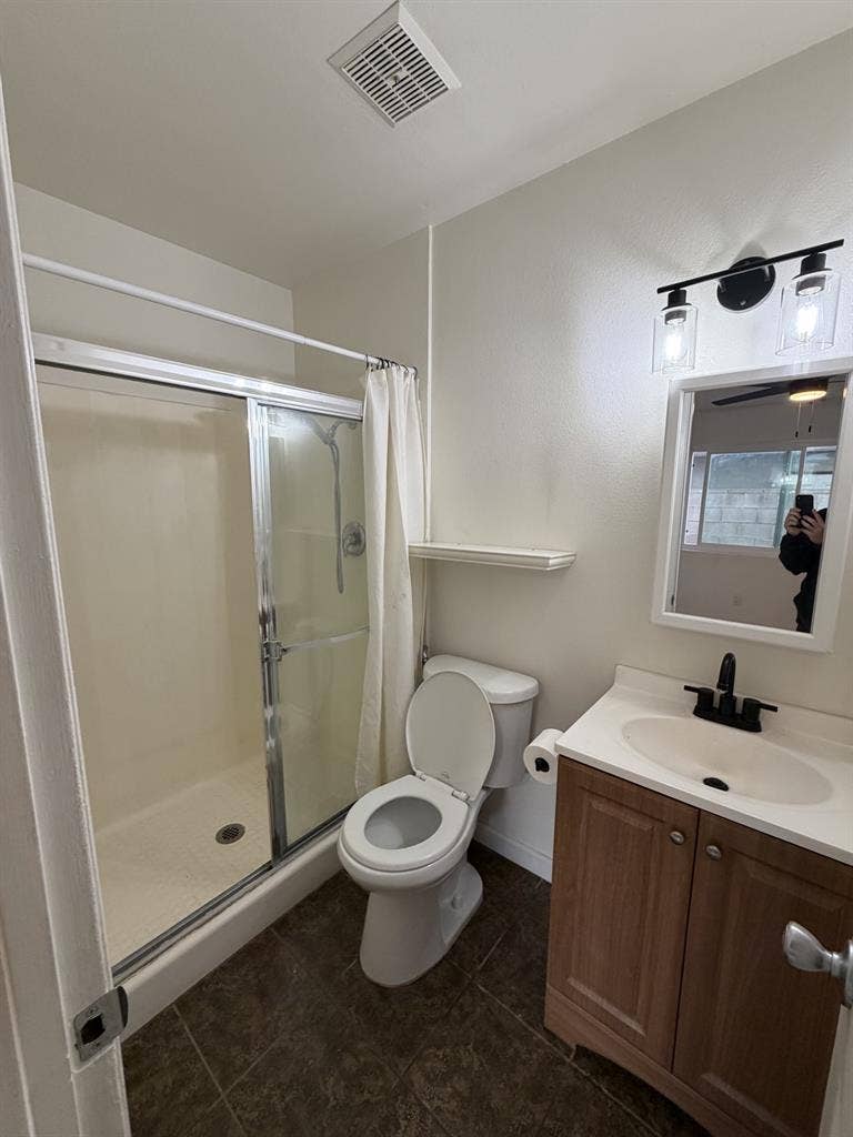 Private room in Anaheim house