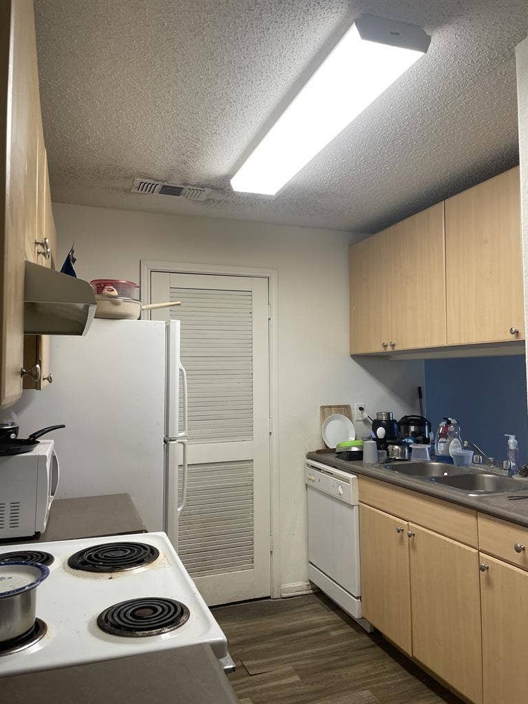 Sublease available for male